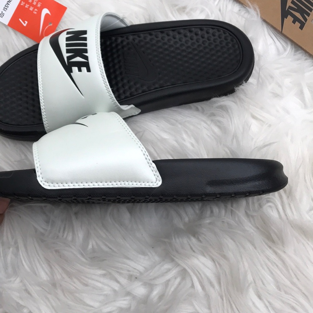 🌸 2 for $30 🌸 Nike slides - Picture 3 of 3